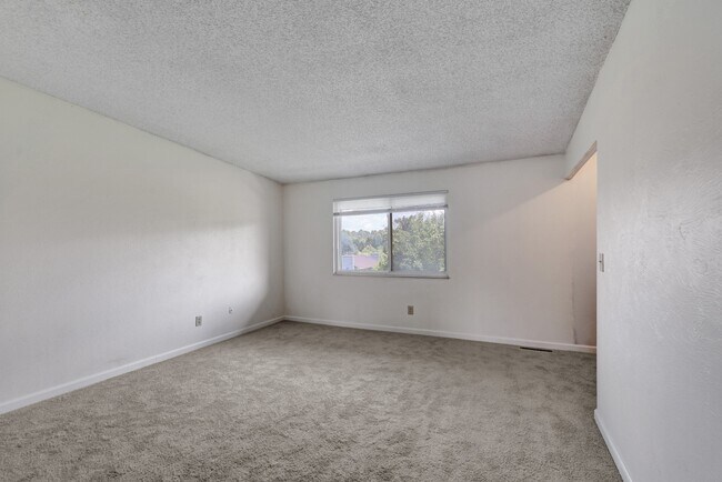 Building Photo - 266 W Rockrimmon Blvd