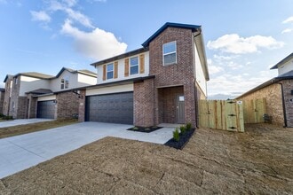 Building Photo - 139 S Maroon Ave