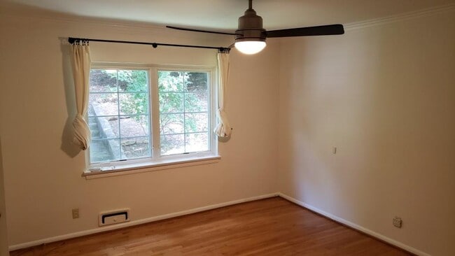 Building Photo - 3857 Land O Lakes Dr NE