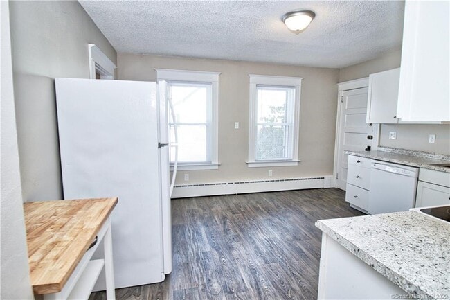 Building Photo - 15 Diamond St