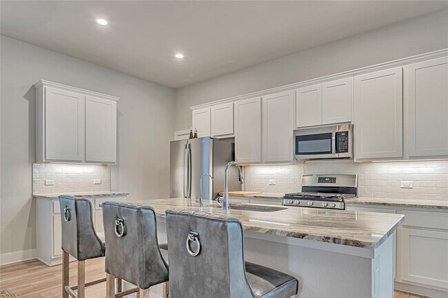 Building Photo - 175 Brooks Ranch Dr