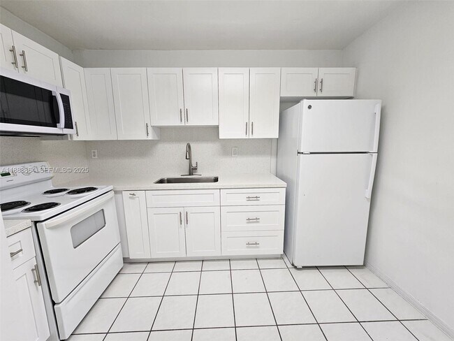 Building Photo - 6961 W 14th Ct