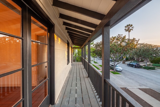 Building Photo - 1066  S Genesee-