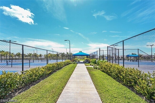 Building Photo - 28093 Sanibel Sands St