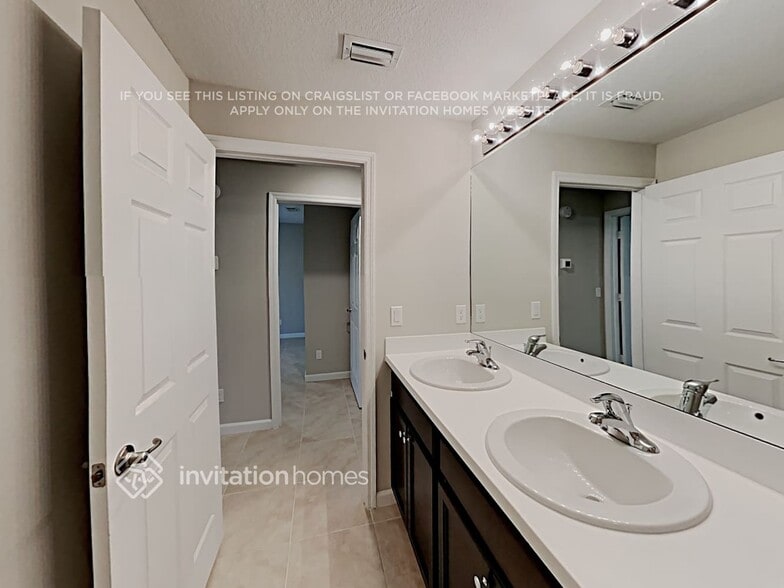 Building Photo - 365 SW Ridgecrest Dr