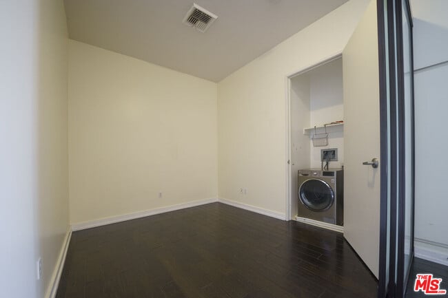 Building Photo - 801 S Grand Ave