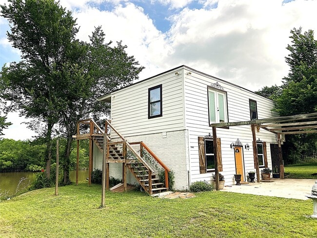 Building Photo - 2503 River Crest