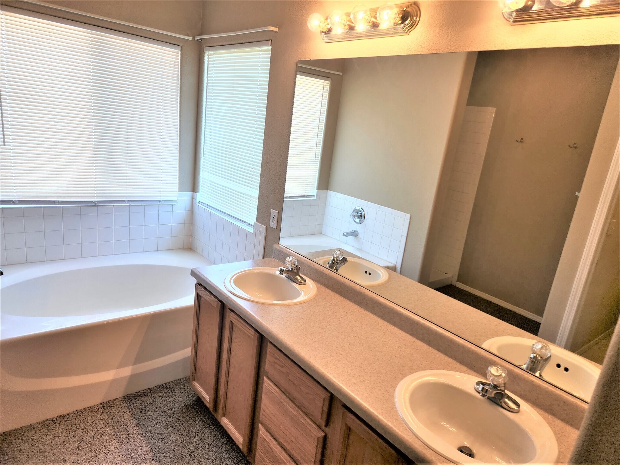 Building Photo - 796 Ridgebury Pl