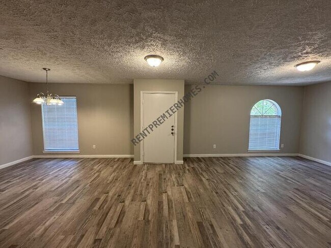 Building Photo - 3214 Three Pines Dr