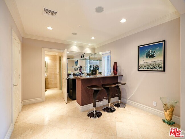 Building Photo - 18047 Karen Dr