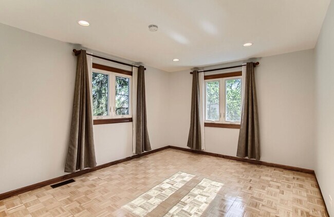 Building Photo - 4490 Cove Ln