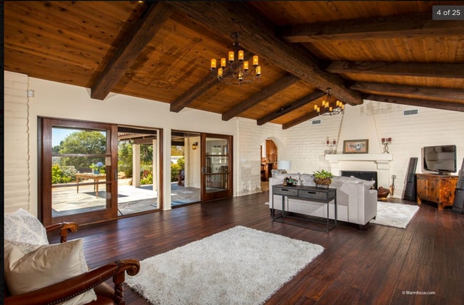 Building Photo - This Beautiful Hacienda Style Home combine...