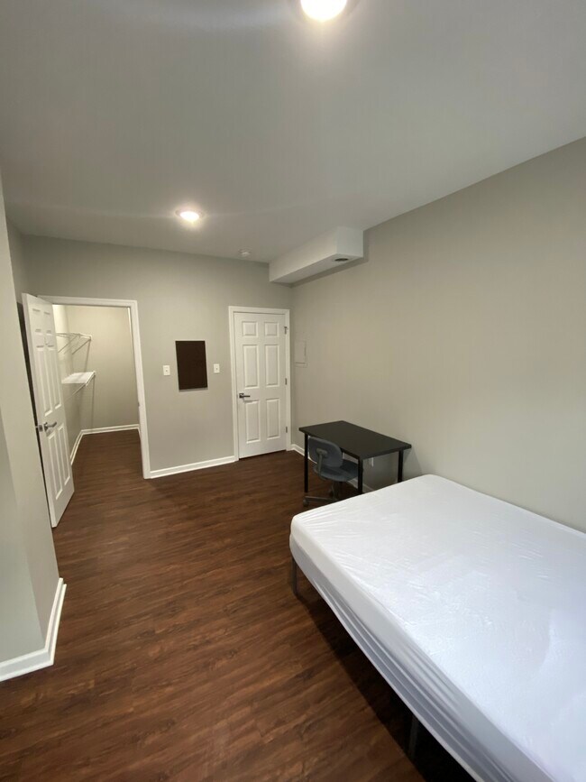 Building Photo - 5th Ave