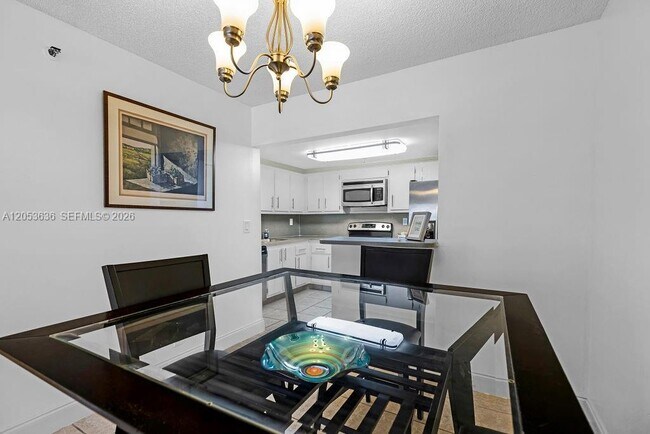 Building Photo - 2625 Collins Ave