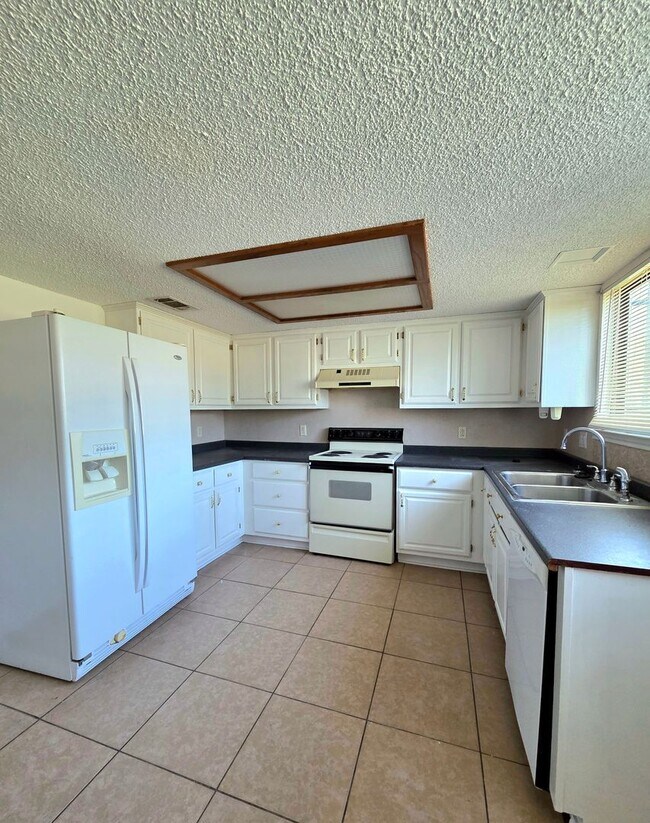 Building Photo - NEW IN MANAGEMENT - HALF OFF THE FIRST MONTH