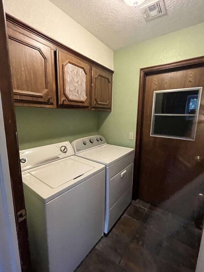 Building Photo - 1313 Brookhaven Dr