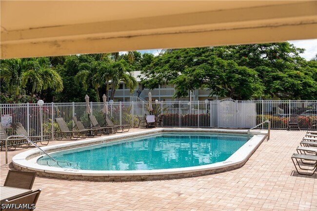 Building Photo - 4627 Bayshore Dr
