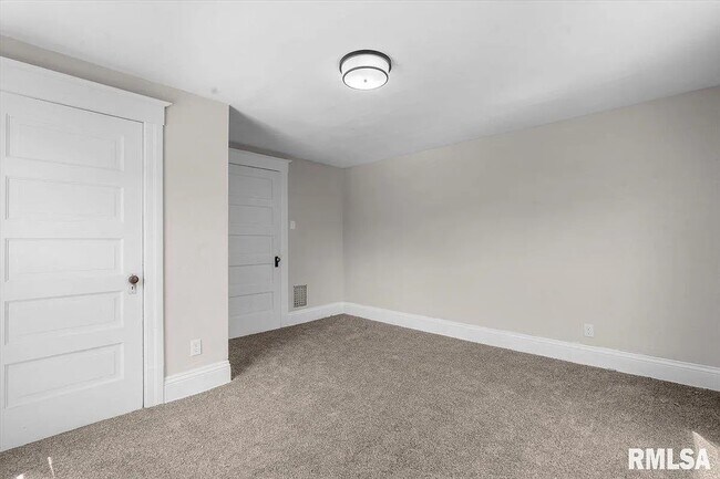 Building Photo - 1624 N 5th St