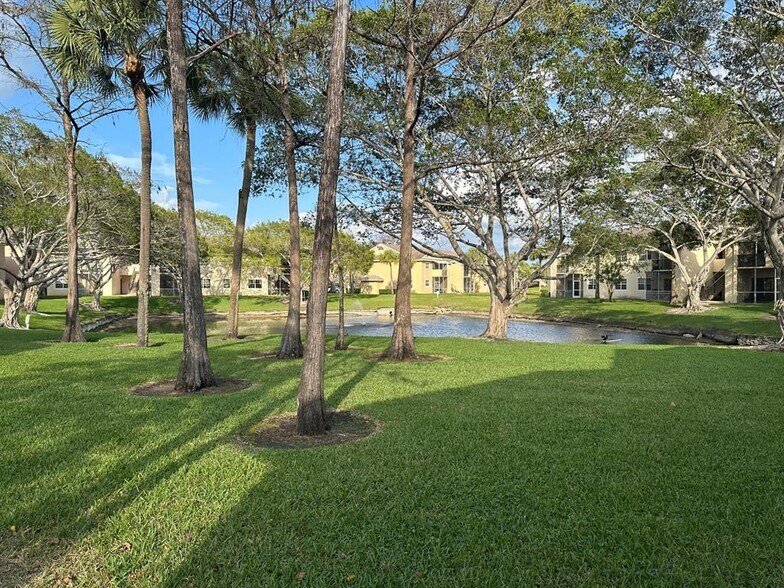 Building Photo - 891 Cypress Park Way
