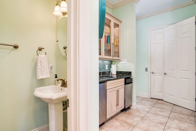 Building Photo - 6727 Kiva Way