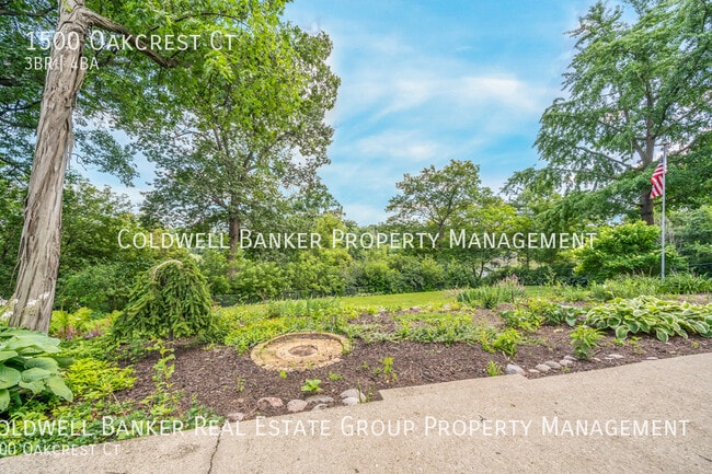 Building Photo - 1500 Oakcrest Ct