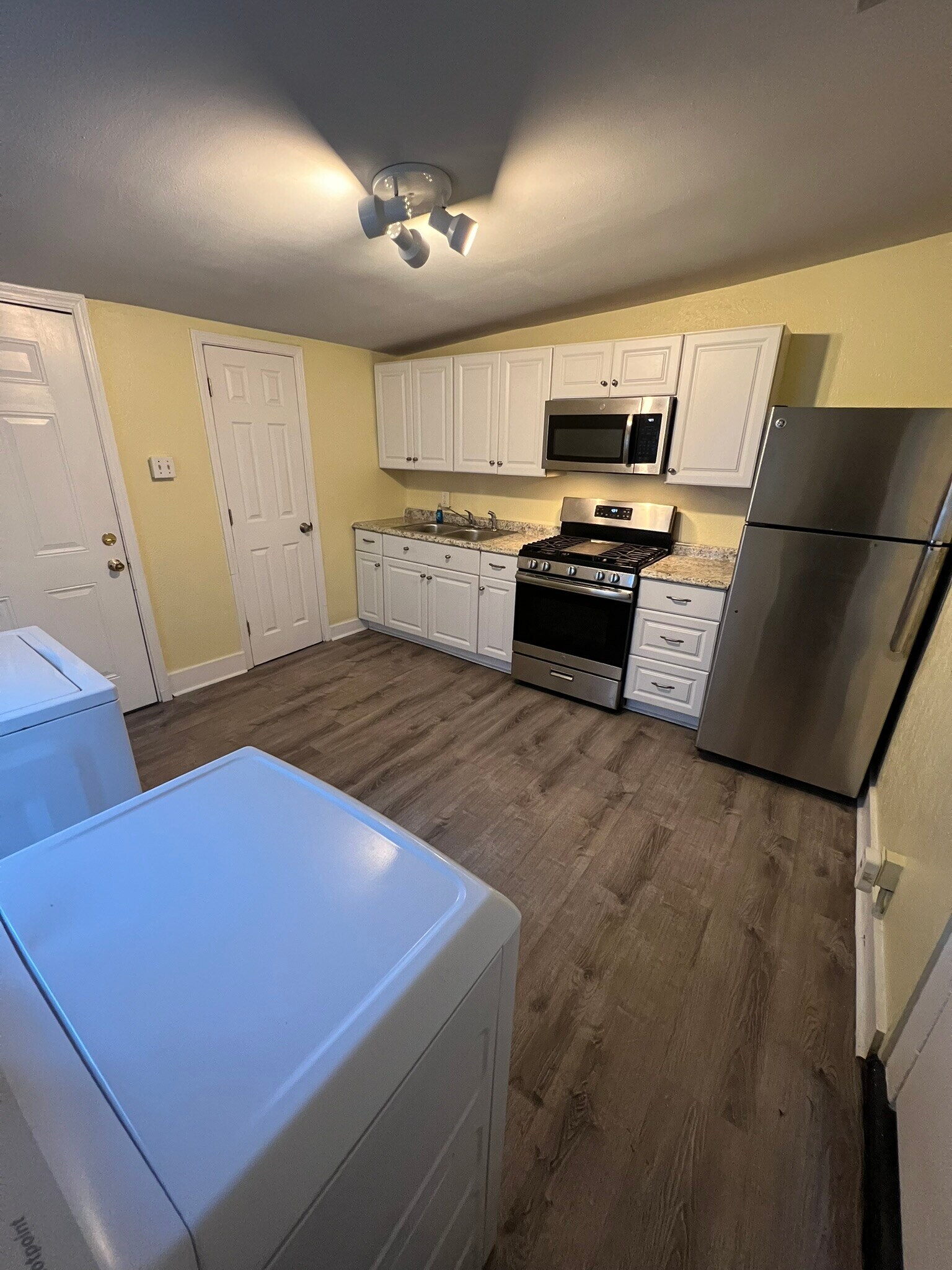 Building Photo - 1911 Lapeyrouse St