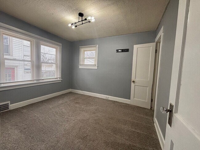 Building Photo - ParkHeights8827