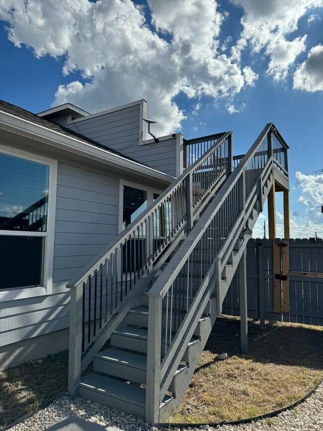 Building Photo - Charming 4BR House in Del Valle