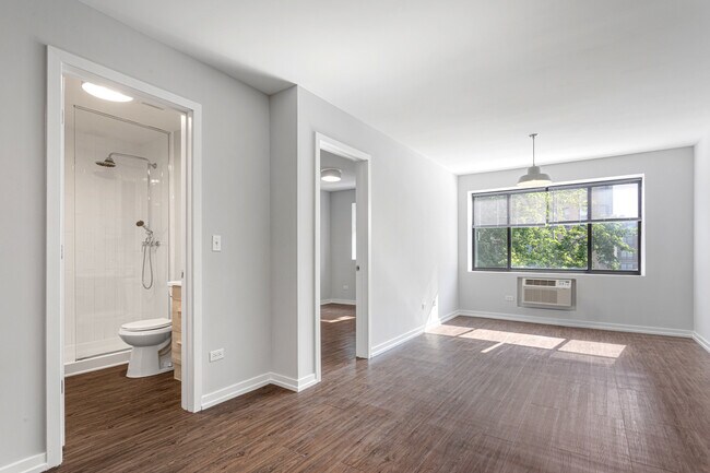 Building Photo - 6134 N Kenmore Ave