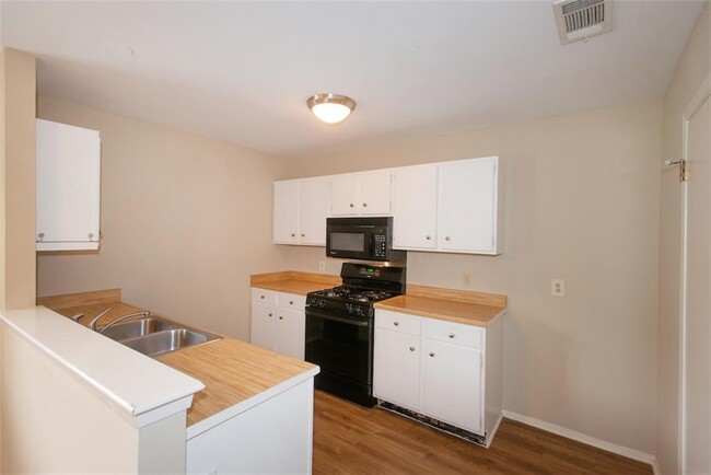 Building Photo - 7708 Wakefield Dr