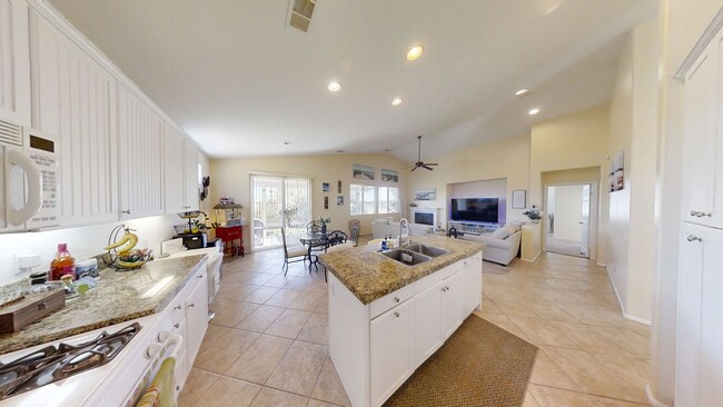 Building Photo - Charming 3 bed 2 bath Home in Fairway Cany...