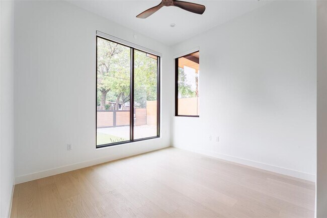 Building Photo - 2807 Garwood St