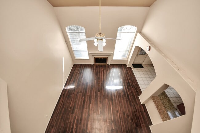 Building Photo - 1607 Parkview Ln