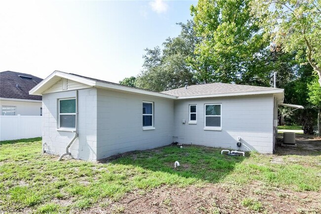 Building Photo - 3409 W Paxton Ave