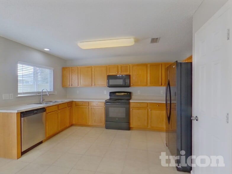 Building Photo - 7125 Beekman Lake Dr