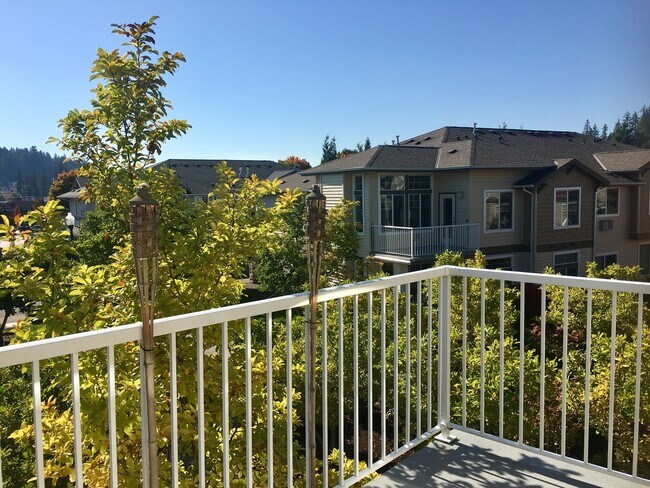 Building Photo - Gorgeous 2BD Condo in Desirable Progress Ridge Location!  High End Finishes, Great View!