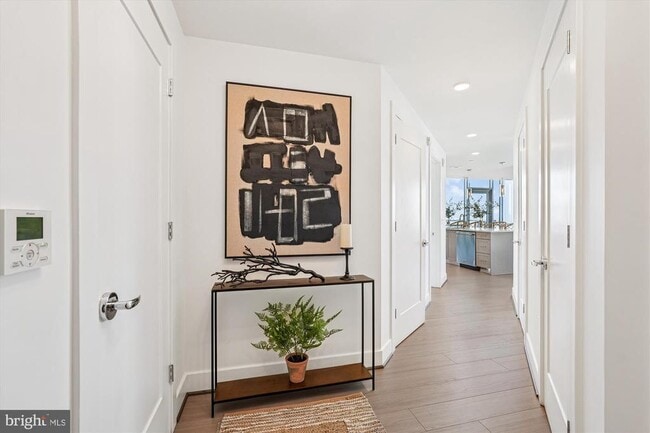 Building Photo - 930 Rose Ave