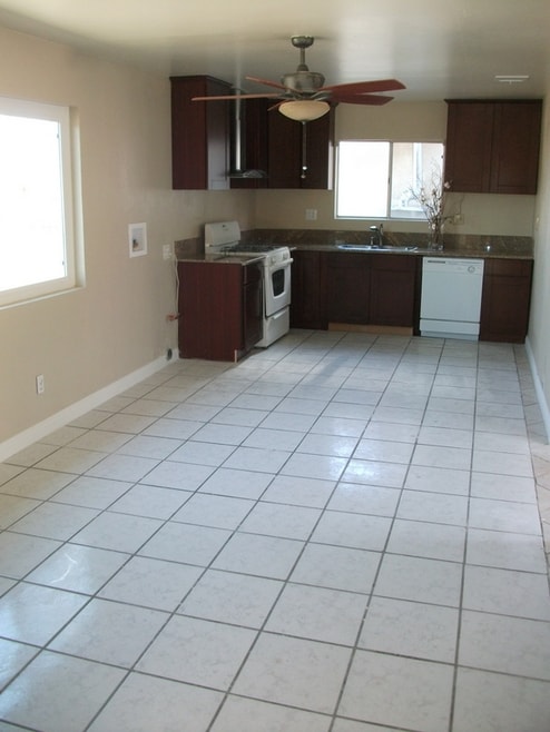 Building Photo - 26001 Juanita St