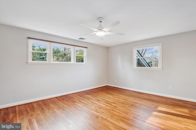 Building Photo - 6154 Beachway Dr