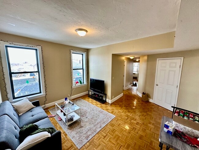 Building Photo - 17 Highgate St