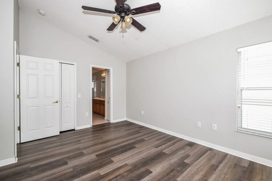 Building Photo - 12912 Lake Vista Dr