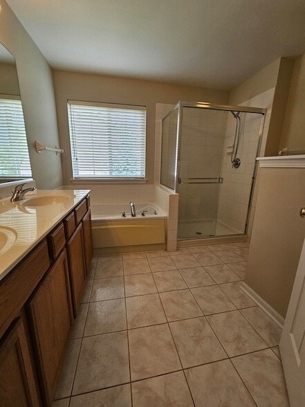 Building Photo - 420 Merry Oaks Rd
