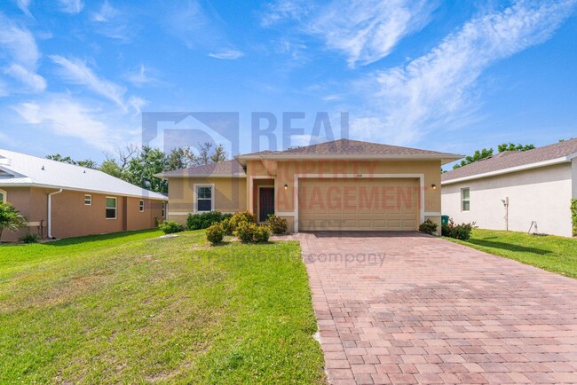 Building Photo - Amazing 3 bedroom 2 bath home in Rotonda W...