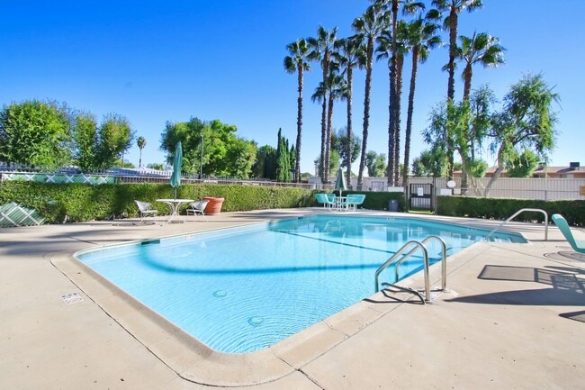 Building Photo - Beautiful 2 bedroom 1 Bath Unit