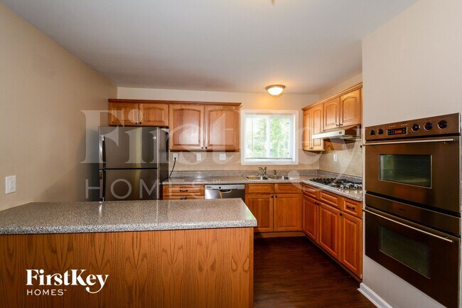 Building Photo - 12465 Larkwood Dr