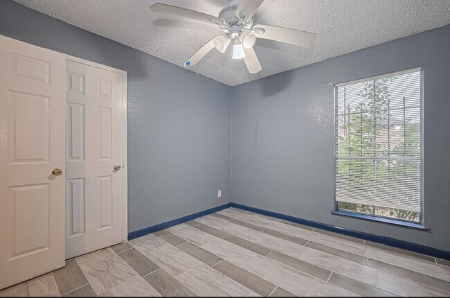 Building Photo - 12615 Brookglade Cir
