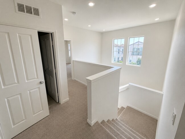 Building Photo - 1062 Sea Glass Wy