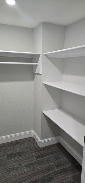Walk-in closet - 1405 Vegas Valley Dr