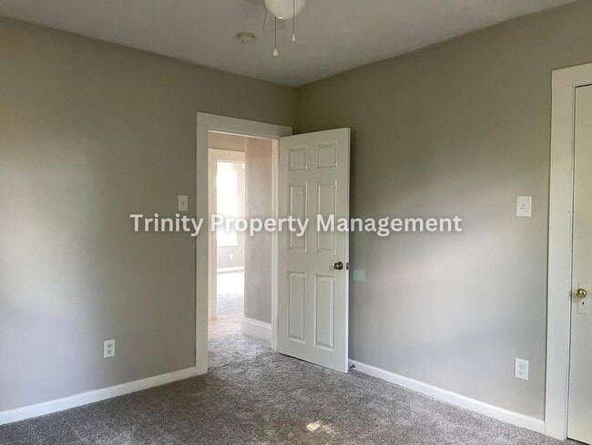 Building Photo - 309 Hedge St