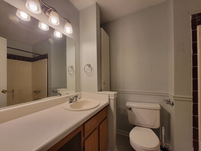 Building Photo - Charming Douglasville Home with Bonus Base...